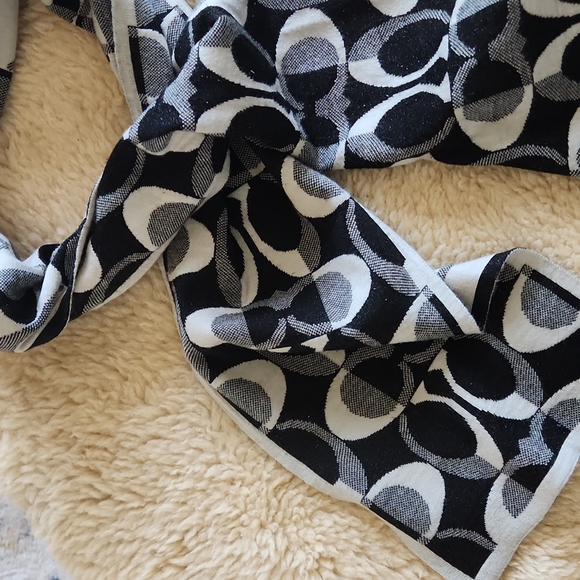 NWT Coach Tonal Signature Wool Knit Scarf 🖤🧣 - Picture 2 of 13